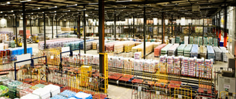 Logistikcenter von innen bei Denner Logistikcenter von innen bei Denner